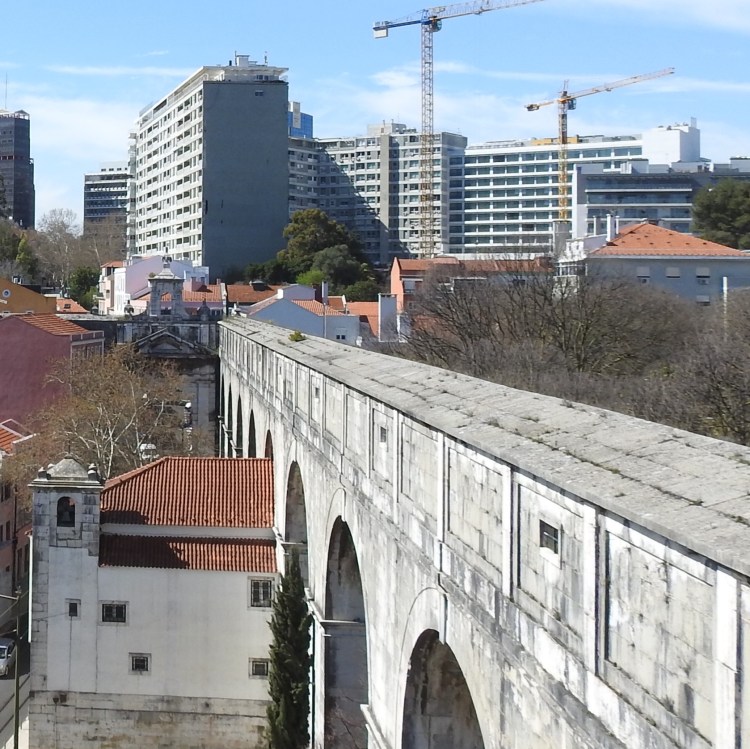 Roof of an acqueduct